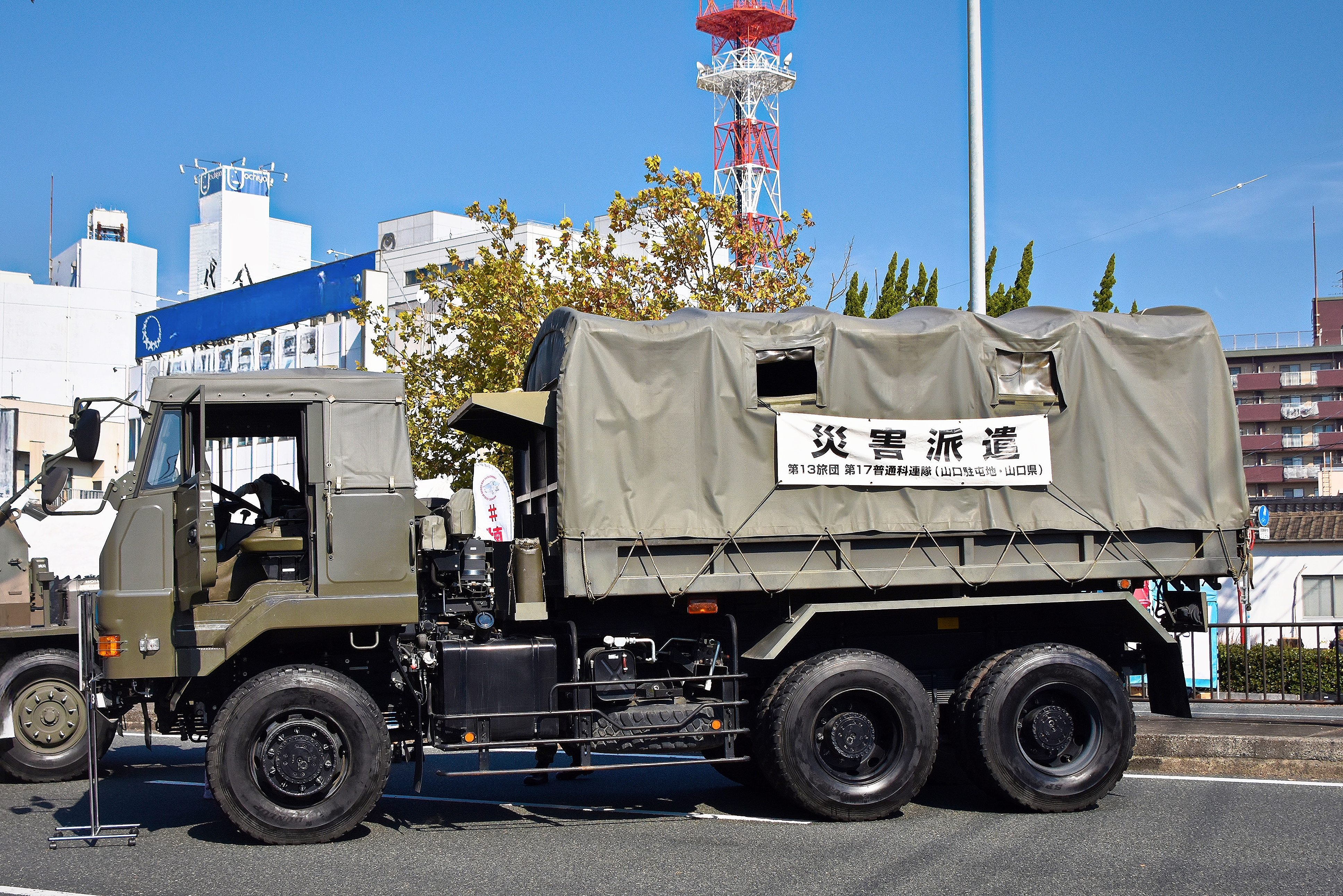 災害派遣車両として展示された陸上自衛隊のトラック